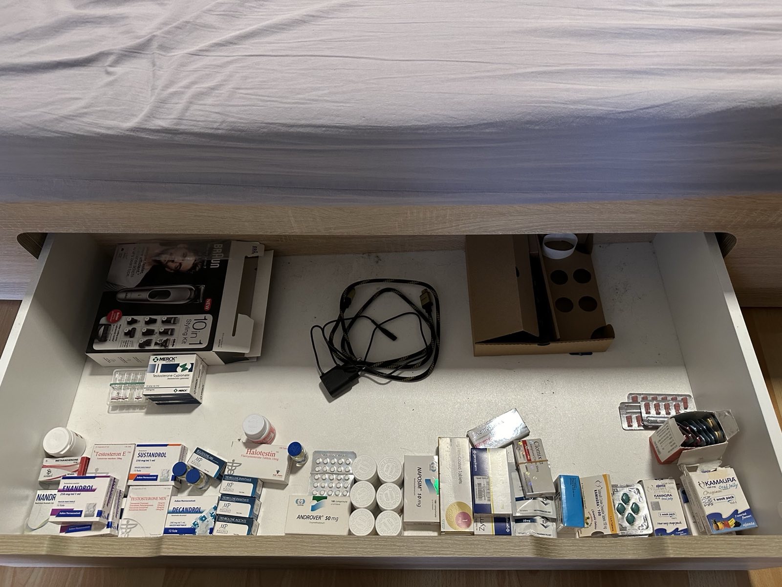 N�kter� z l�tek zadr�en�ch p�i prohl�dk�ch (foto: Policie �R) 