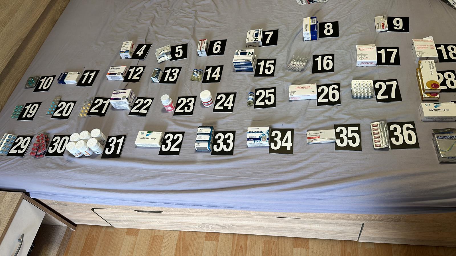 N�kter� z l�tek zadr�en�ch p�i prohl�dk�ch (foto: Policie �R) 