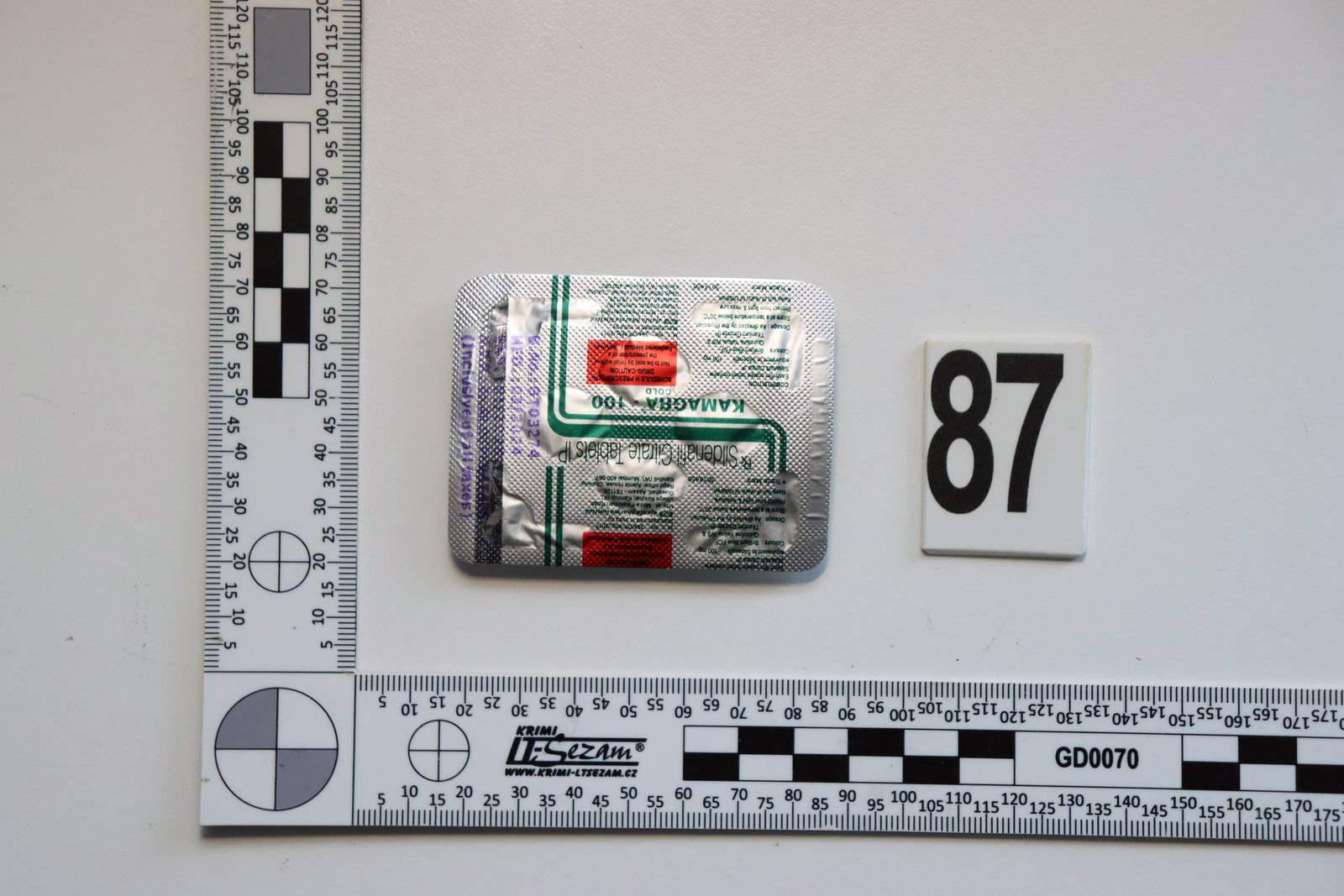 N�kter� ze zaji�t�n�ch l�tek (foto: Policie �R) 